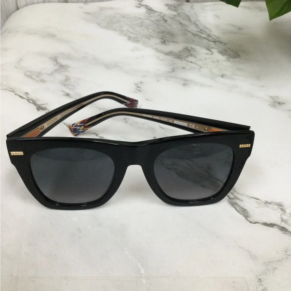 Burberry Black Cat-Eye Sunglasses with Brown Case